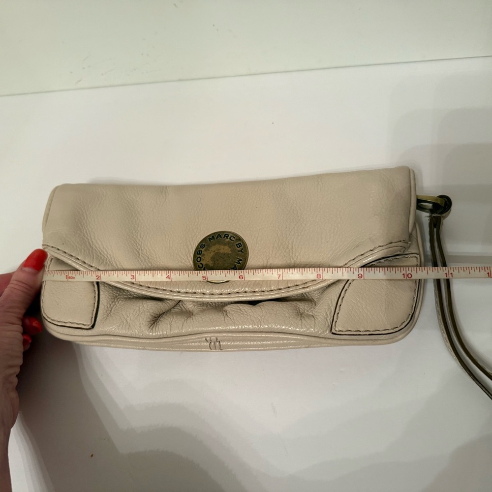 Marc By Marc Jacobs Wristlet Clutch Bag Cream Leather Magnet Flap Close View 4